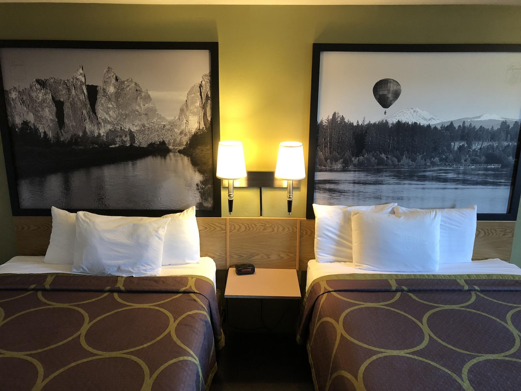 Super 8 By Wyndham Redmond Hotel Exterior foto