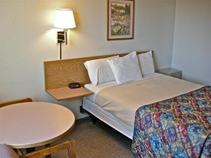 Super 8 By Wyndham Redmond Hotel Exterior foto